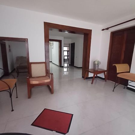 Villa Chenu Dehiwala-Mount Lavinia Exterior photo